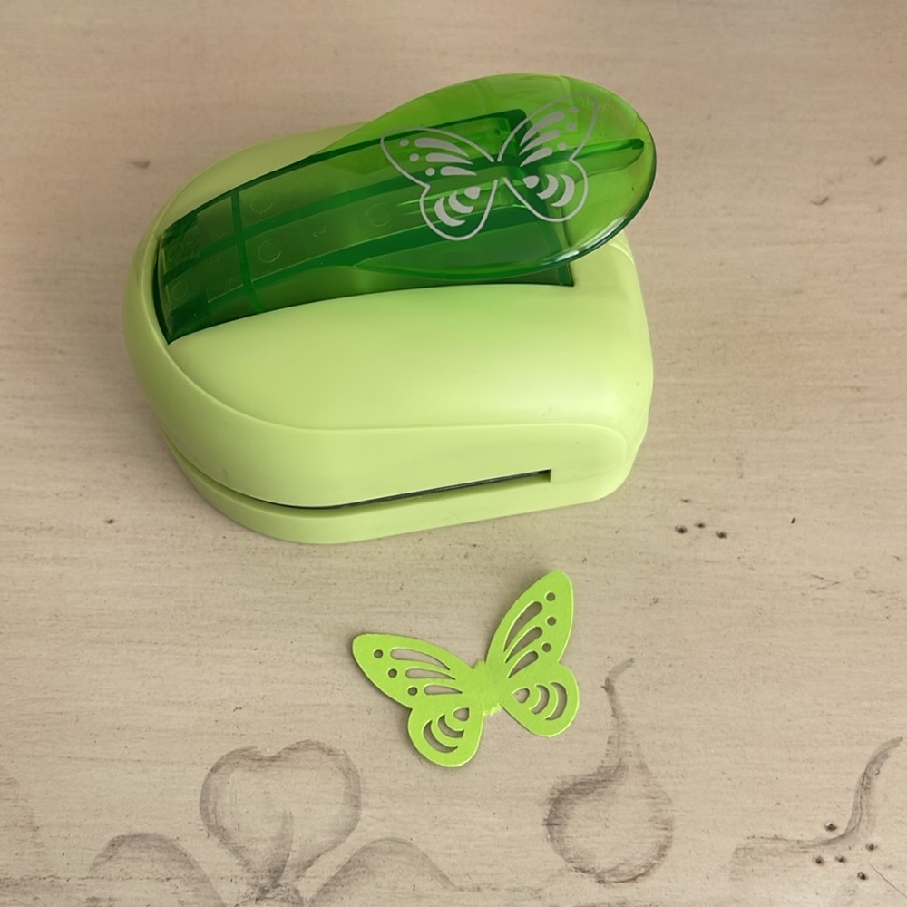 BUTTERFLY 🦋 PUNCHER - Picture 9 of 10
